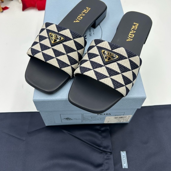 Women’s Prada triangle logo geometric slide sandals size 37.5 made in Italy - Picture 9 of 10